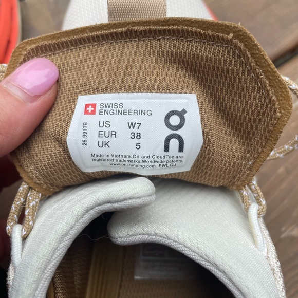 On Running Cloudnovq Pearl Flame size 7 - Picture 5 of 9